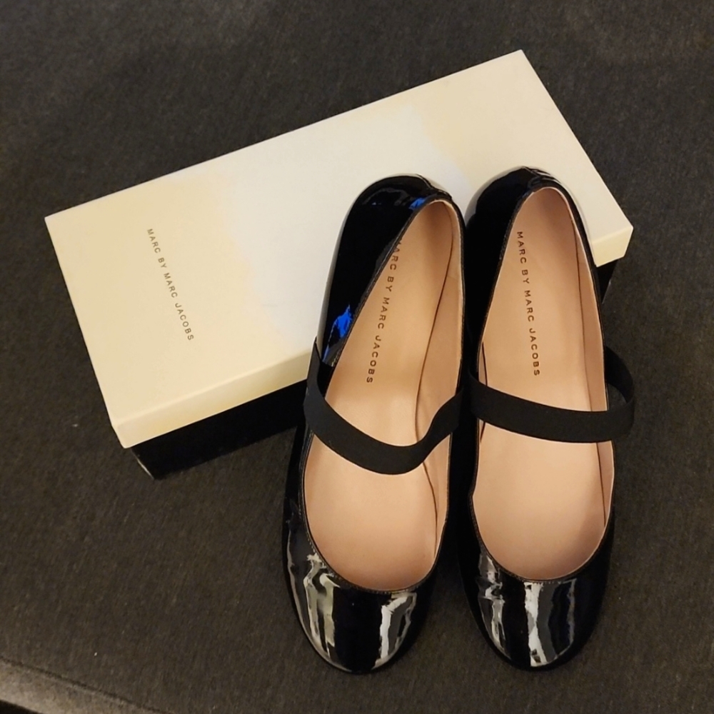 Marc by Marc Jacobs patent leather flats